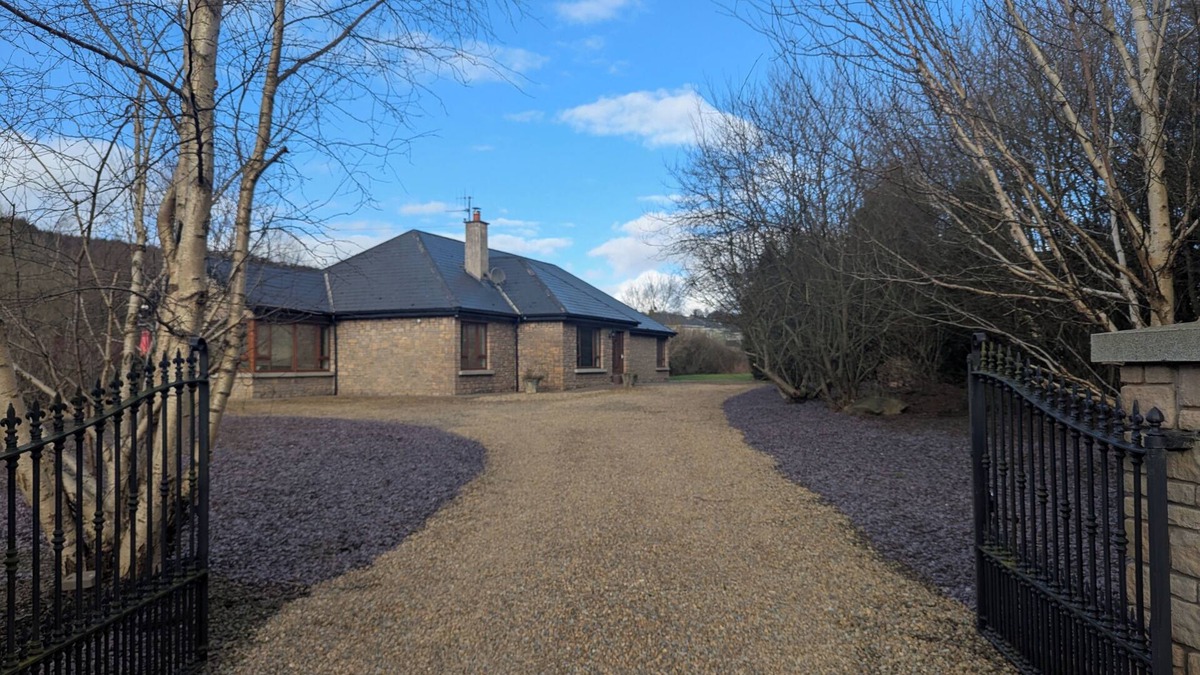 Ballaghkeen House | Single level home in village location