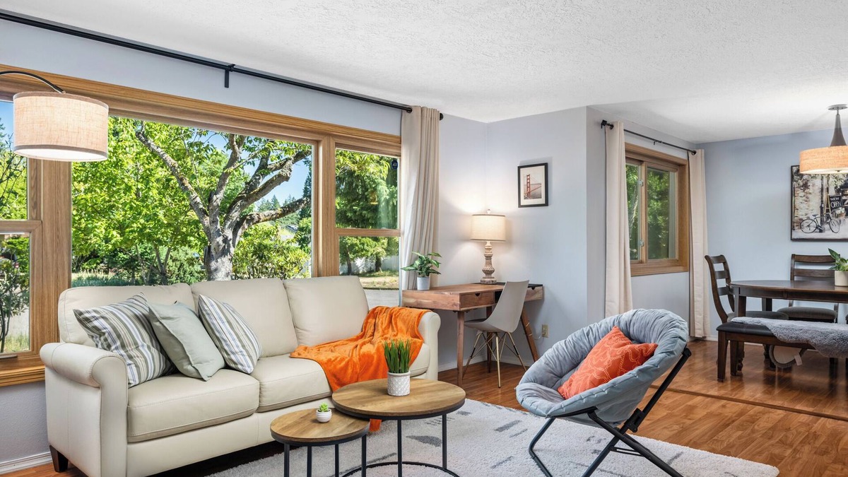 Milwaukie House | Single Level Home w/Fully Fenced Backyard and BBQ