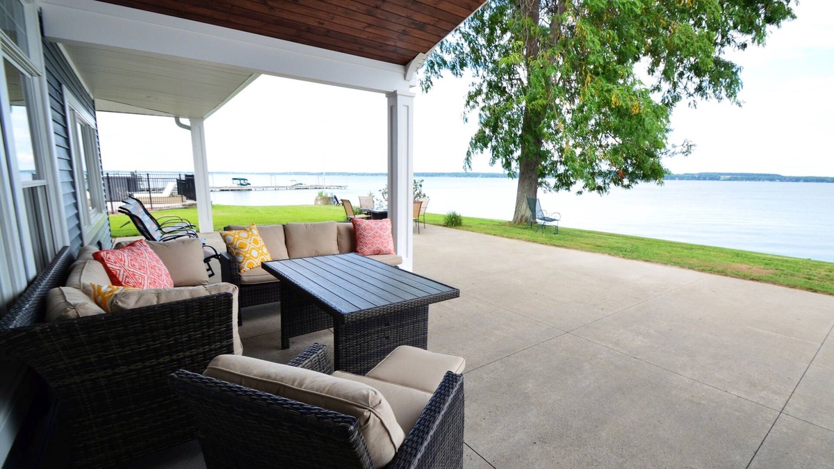 Oaks Corners Bed & Breakfast | Single Level Lakefront Paradise. Pool, Hot Tub, Kayaks and More. Sleeps 10 Adults
