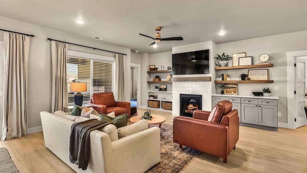 Meridian House | Single Level, Luxury 4BR, Hot Tub, Game Room, Exercise Area, Near Discovery Park