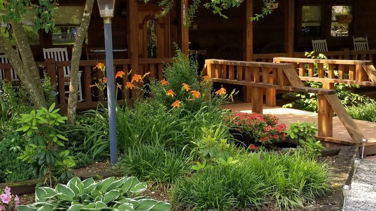 Fletcher Cabin | Single Pine Inn