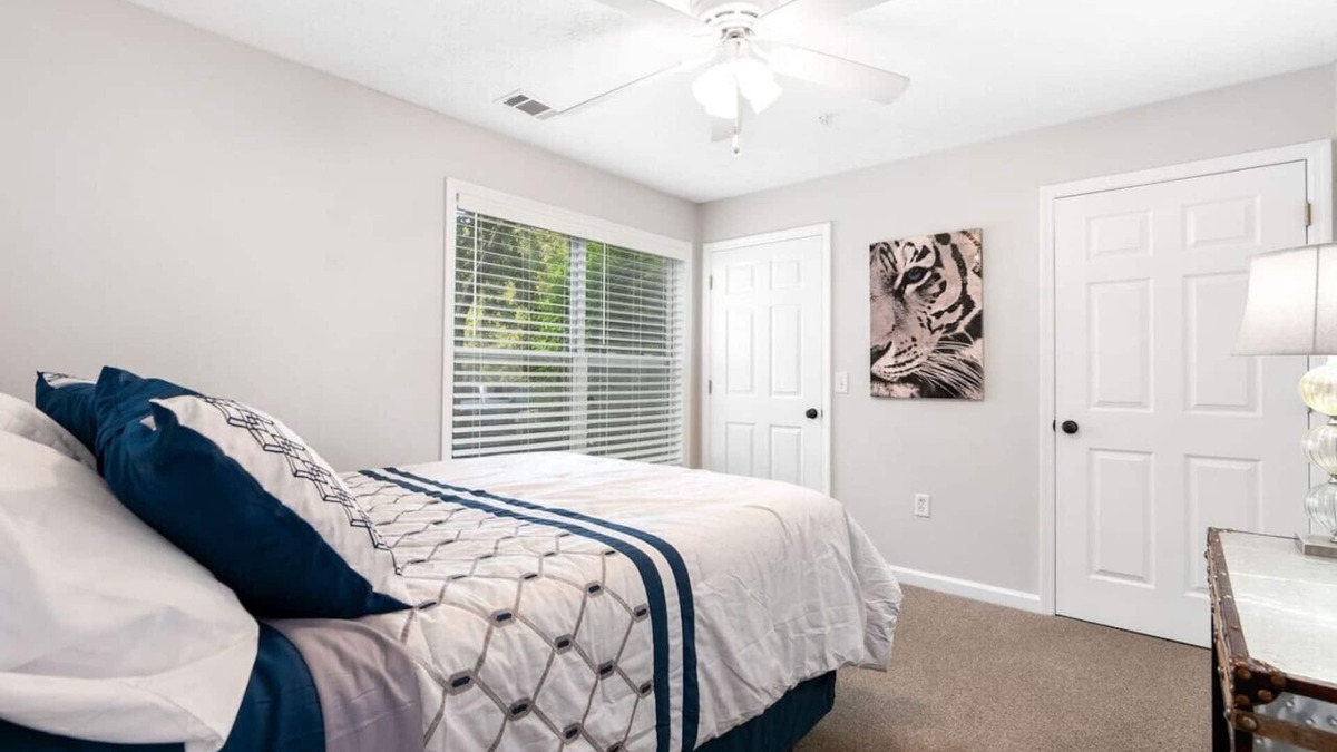 Auburn Apartment | Single Room 3 with Shared Space