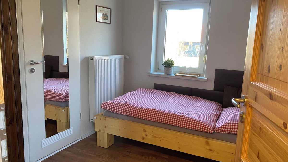 Cossebaude Apartment | Single room with shared kitchen at HOFGOHLIS