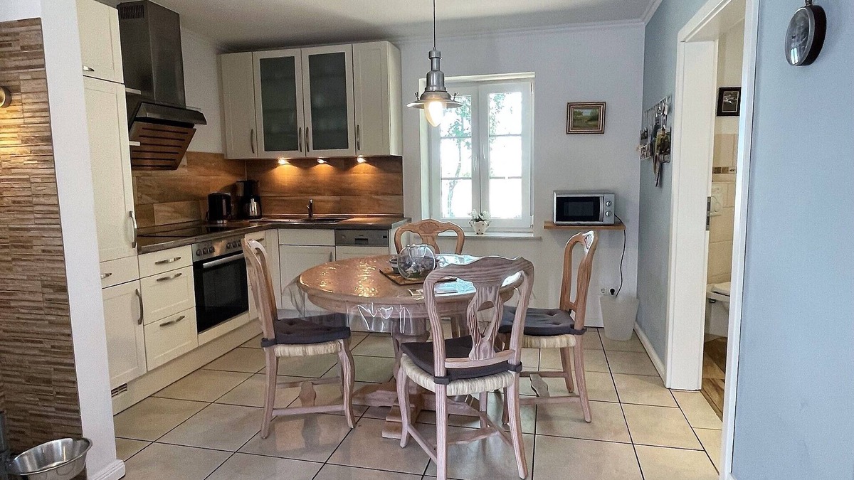Neudorf House | Single-storey half of the house, dog wellness room, fireplace, fenced, modern, WLAN