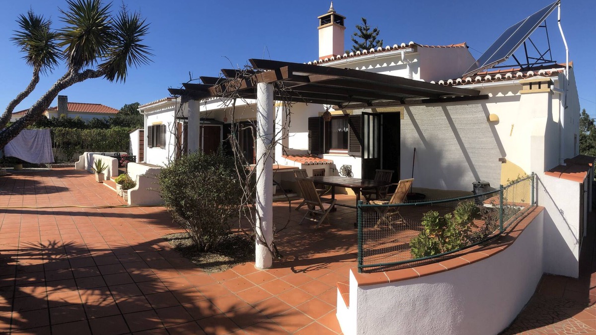Aljezur House | Single Storey house with beautiful garden and large terraces.