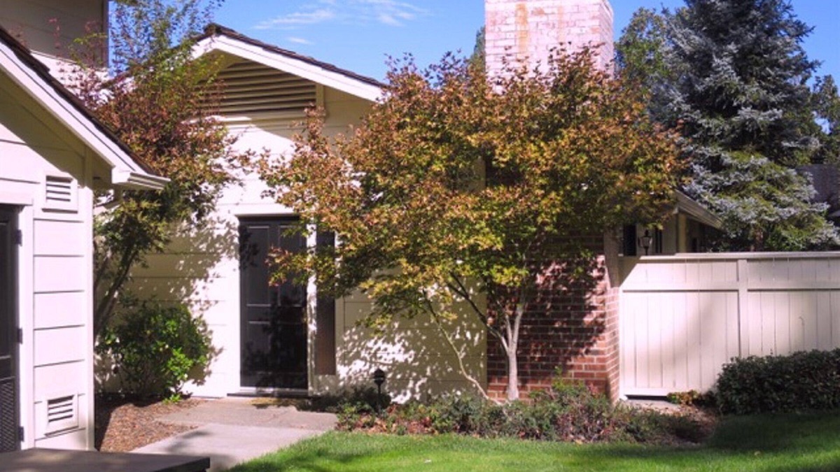 Napa Condo | Single Story Corner Quiet One Bedroom Deluxe Condo Suite with Private Patio