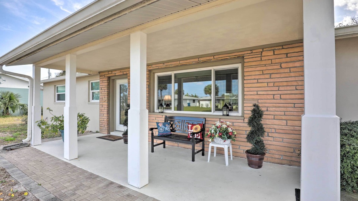 Breakers House | Single-Story Home: Walk to Beach, Pier & River