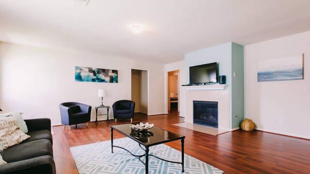 Katy House | Single-story Katy Home 3/2 SLEEPS 12 With Easy Access To HW 99 & Energy Corridor