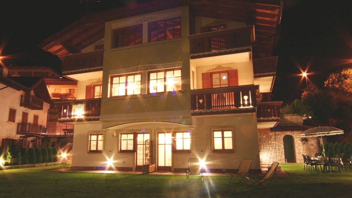 Molveno Villa | Single villa in a privileged position overlooking the lake and the Brenta Dolomites *