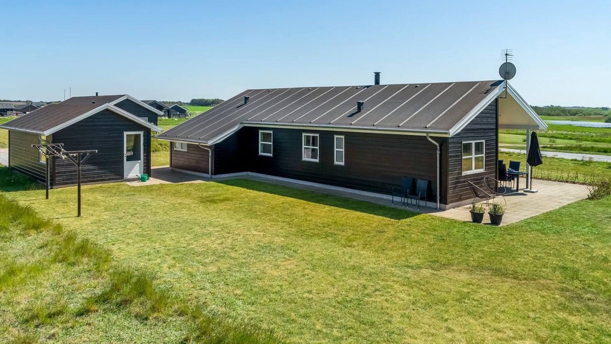 Grønhøj House | "Sinica" - 1.4km from the sea by Interhome