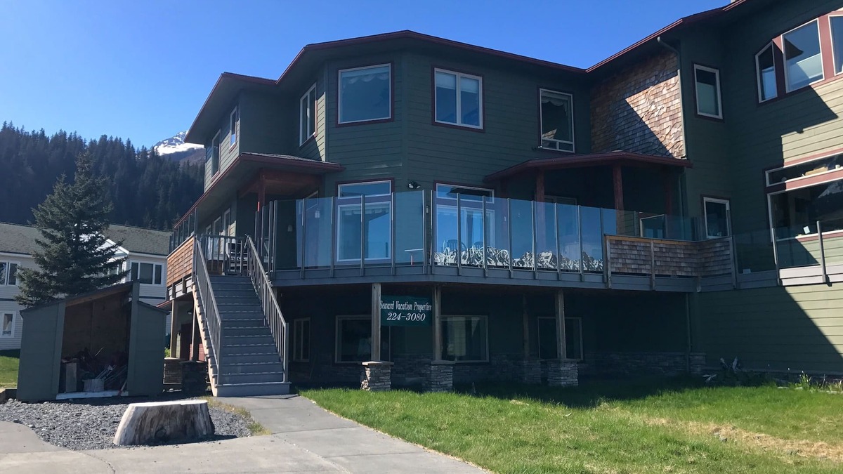 Seward House | Sip Your Morning Coffee and Watch Sea Otter and Sea Lions Play