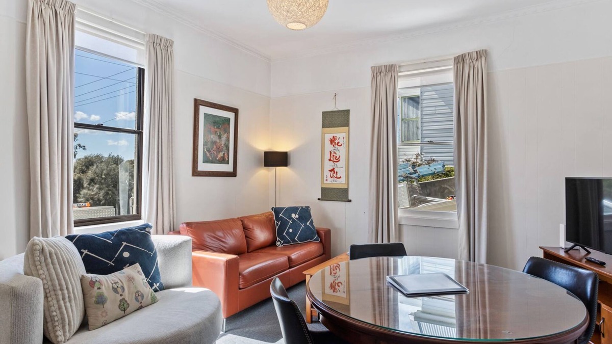 North Hobart Apartment | Sir Tom inner city living with off street parking