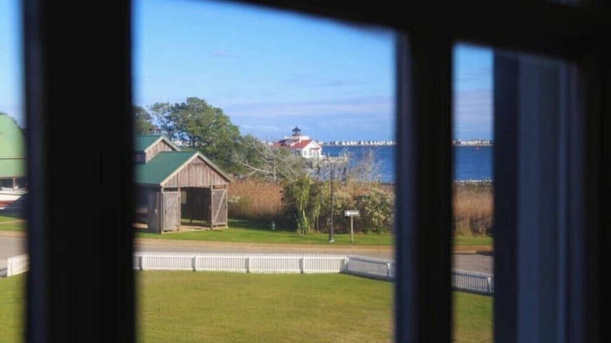 Historic Downtown Manteo House | Sir Walter Raleigh Hideaway GuestHouse w/Waterview