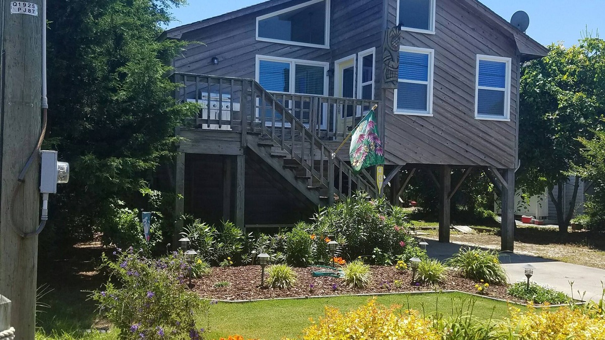 Colington Cottage | Siren Sound a charming OBX beach cottage in the perfect beach location
