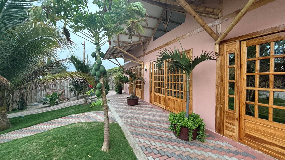 Canoa Apartment | Sirena's Beach and Surf Club Resort on the gorgeous Playa Canoe, Canoa, Ecuador