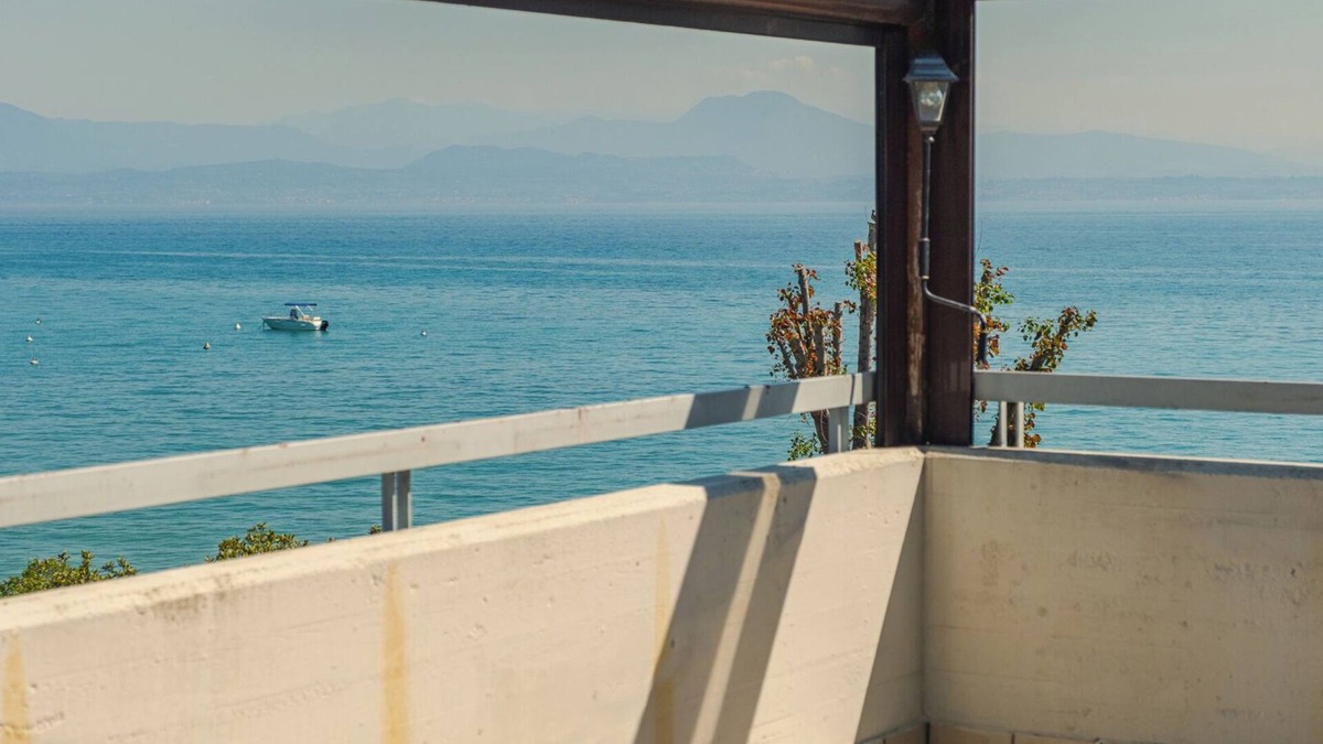 Colombare Apartment | Sirmione Sunrise Terrace