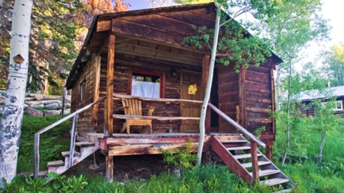 Clark Cabin | Sisters Cabin - Cozy rustic cabin near Steamboat Lake
