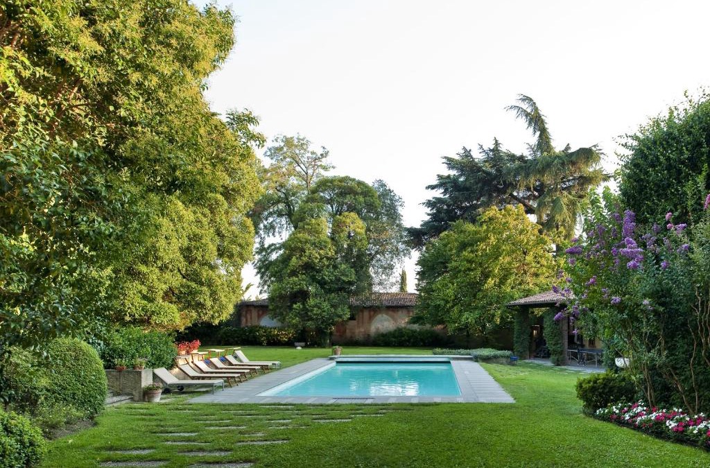 Bornato Villa | Sisters House
