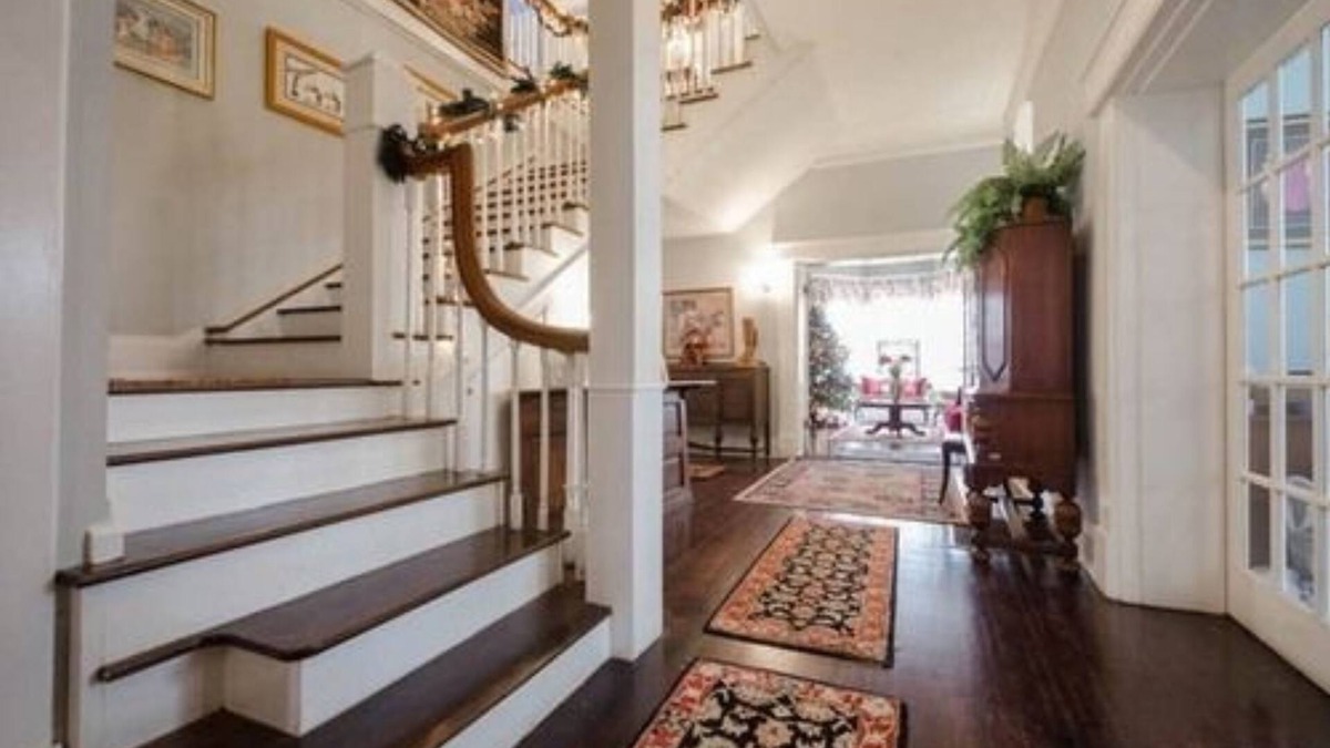 Roselawn Finance Bed & Breakfast | Six Acres Bed & Breakfast