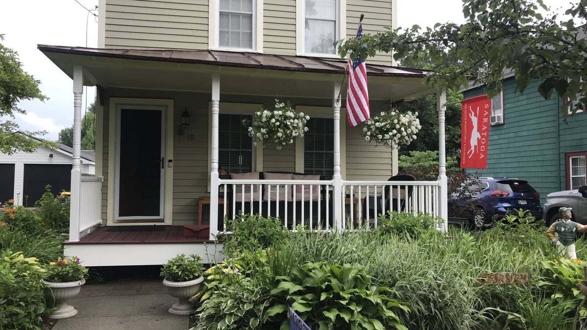 Saratoga Springs House | Six Furlong Stables - Walk to Saratoga Race Course and Broadway