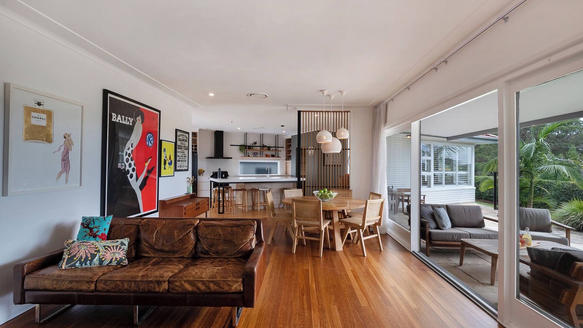 Huskisson House | SiX Huskisson: Central Luxury Retreat, Walk to shops, restaurants & beaches