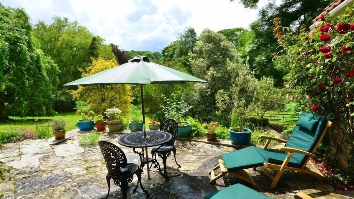 Upwey Cottage | SIXPENNY COTTAGE, family friendly, with a garden in Upwey