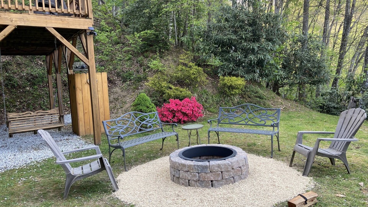 Maggie Valley Cabin | Sizzlin Summer Savings enjoy 20% off when booking and staying June 1 - Aug 31.