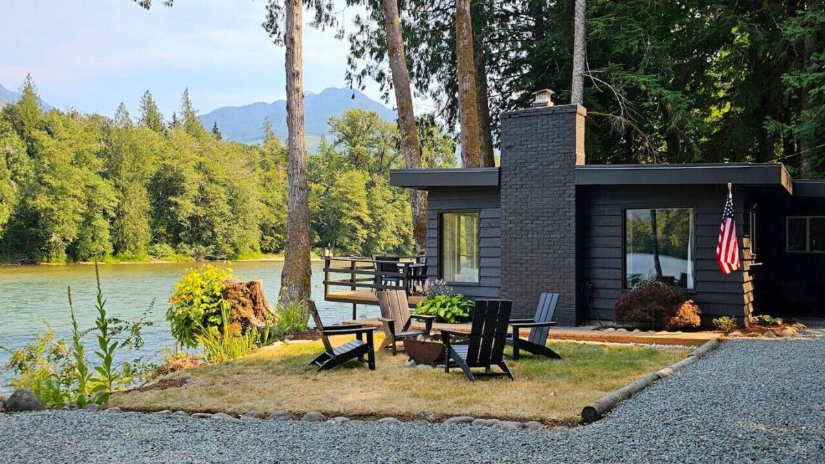 Marblemount House | Skagit Riverhouse Retreat- Dogs welcome