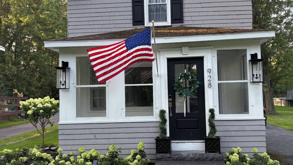 Skaneateles House | Skaneateles Retreat, 1875 Charm- 3 bedrooms 2025 remodel. Walk to the brewery!
