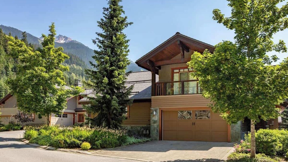 Nordic Estates House | Ski Access Townhouse w/Hot Tub & Incredible Views