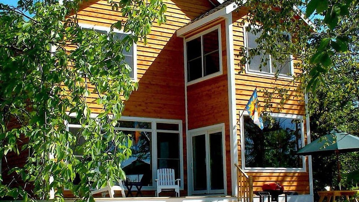 Arcadia House | SKI CRYSTAL MTN! New Wifi! SANDY BEACH! Gameroom!