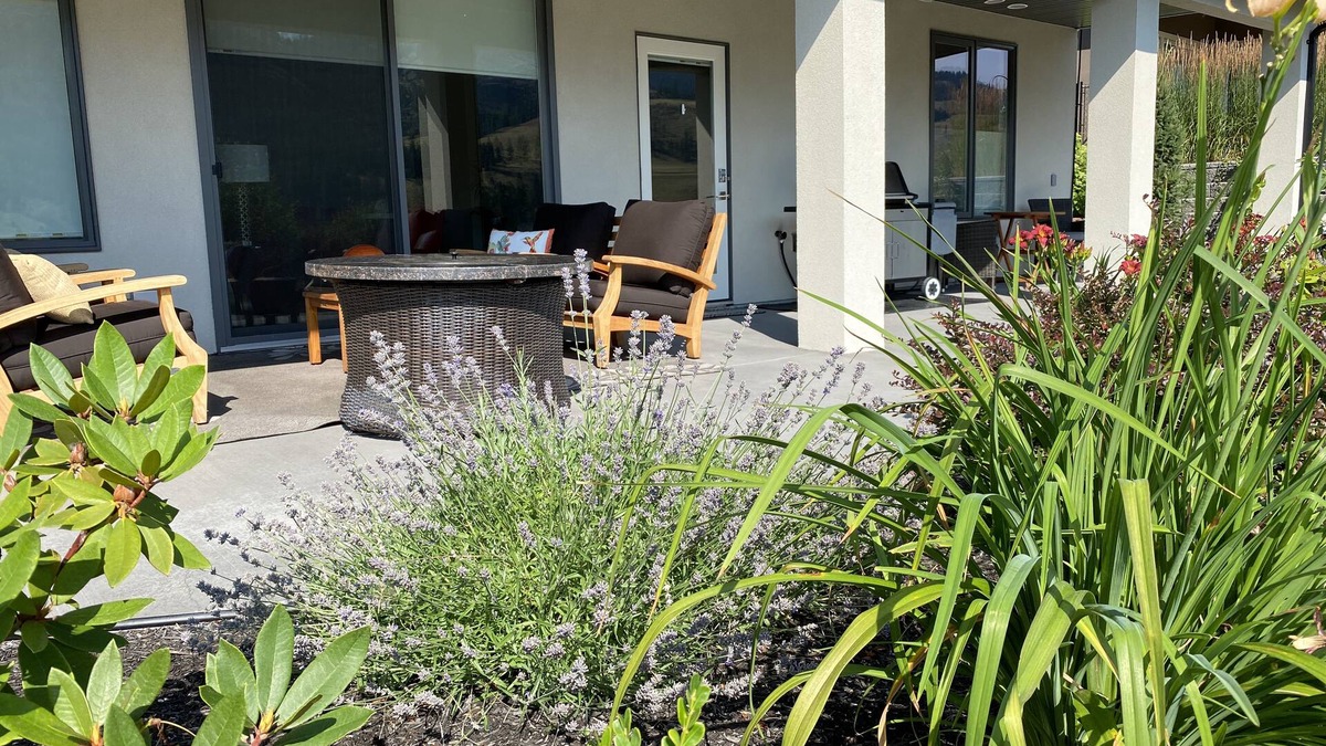 Black Mountain Bed & Breakfast | Ski, golf, hike, cycle, boating. Private patio, mountain and golf course views.