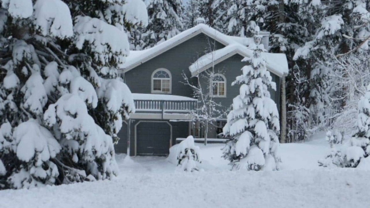 Bluffs House | Ski, Hike , Bike, Fish at Mammoth Mountain Home