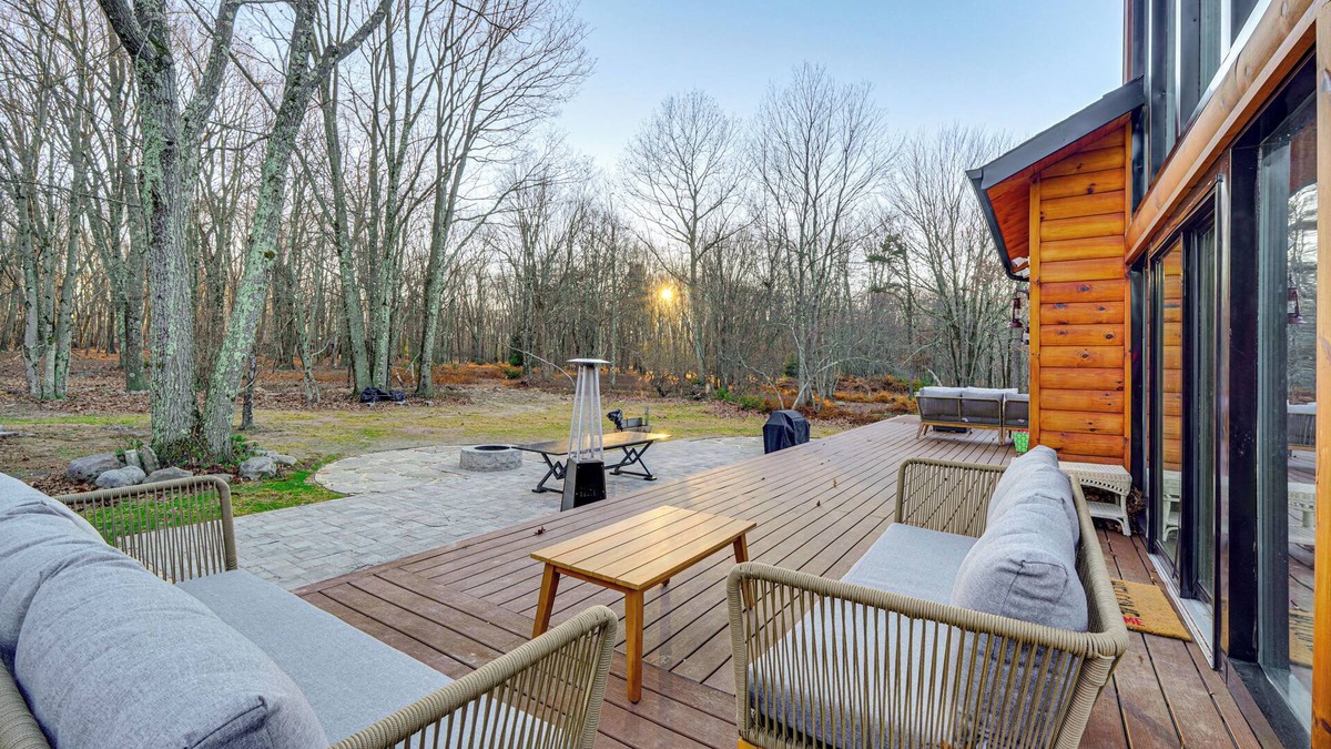 Pocono Summit Cabin | Ski, Hike & More: Spacious Log Cabin in Long Pond
