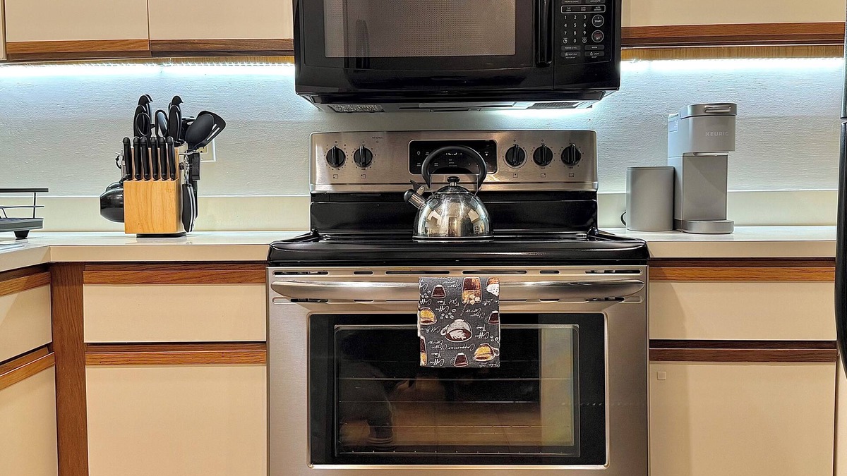 Warren Condo | Ski, Hike & Relax. Warm 1BR Spot.