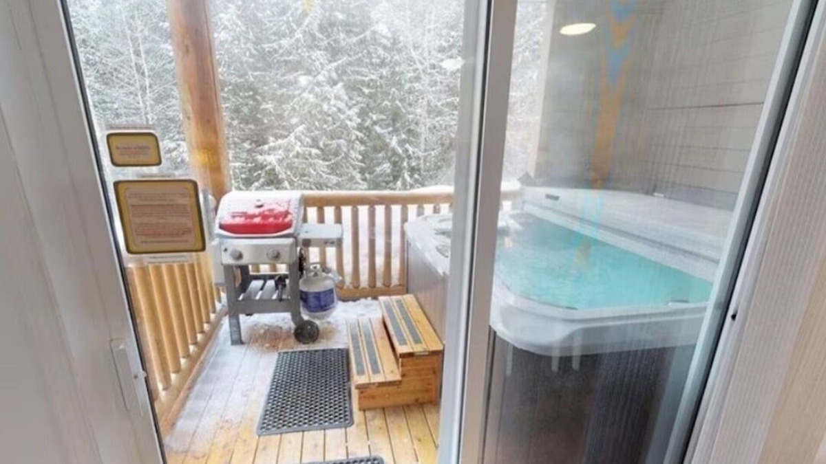 East Kootenay Condo | Ski-in condo with PRIVATE hot tub