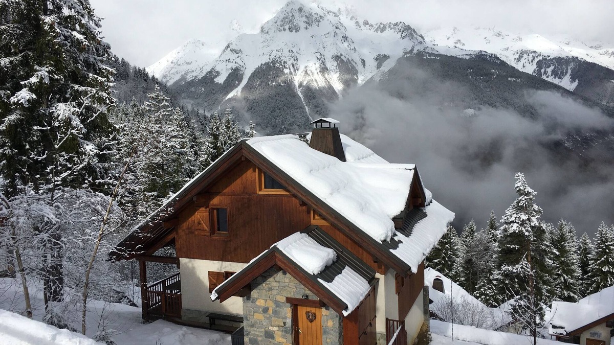 Oz Ski Chalet | SKI IN/OUT, 20M FROM SKI LIFT,6 BED,4 BATH, SAUNA, FREE FIBRE WIFI,MOUNTAIN VIEW