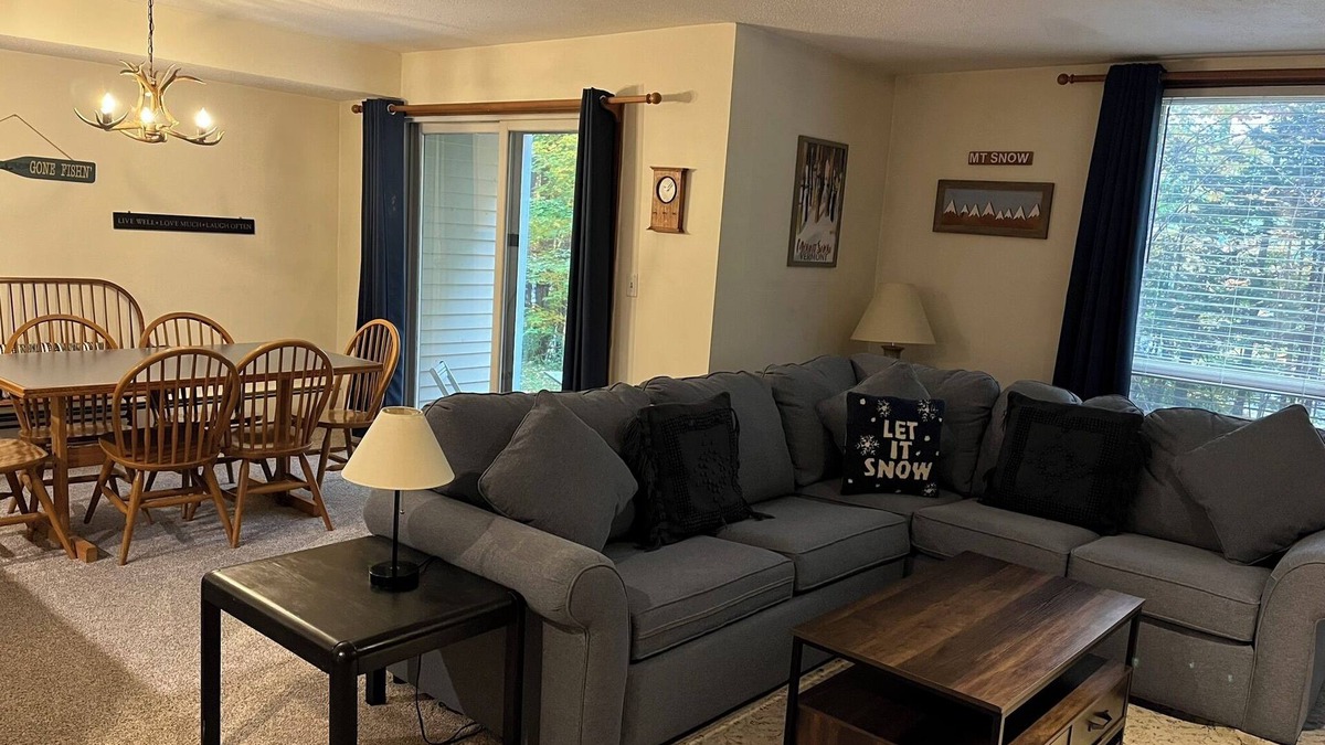 West Dover Condo | Ski In/Out at Mt Snow at Seasons w/Fireplace