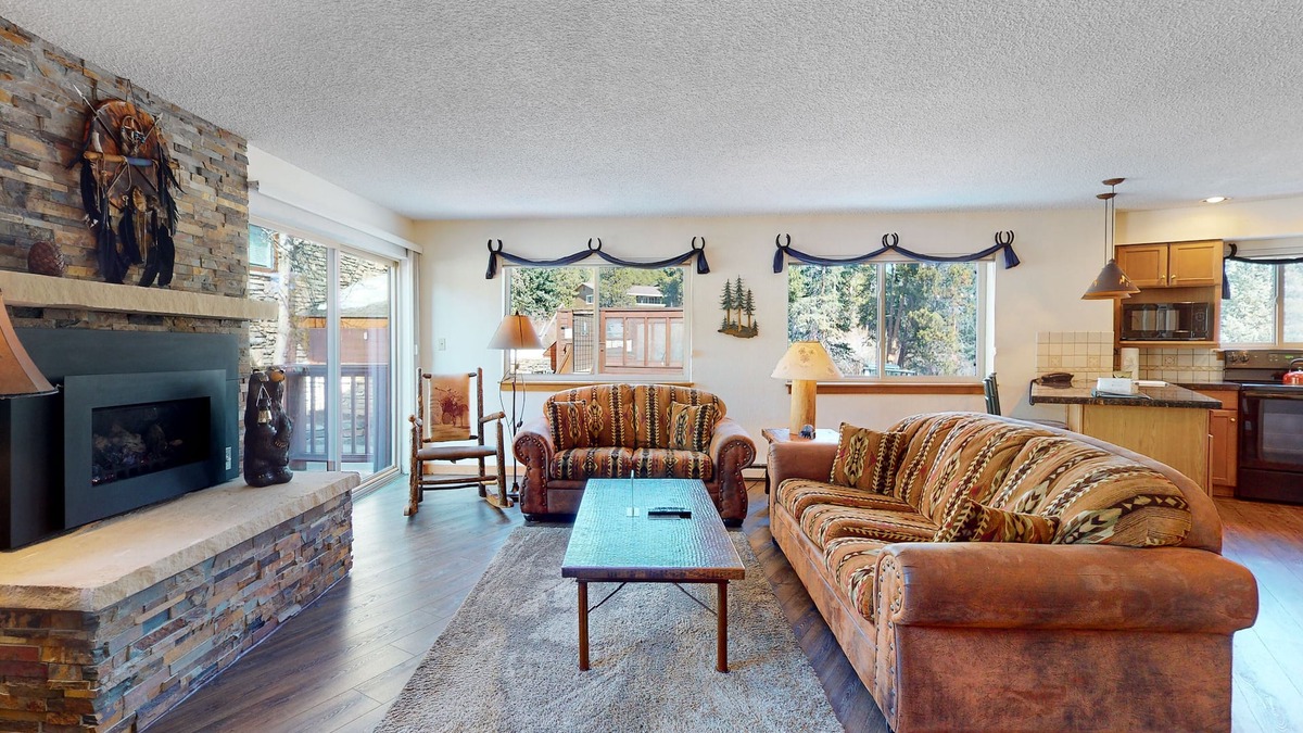 Four O'Clock Condo | Ski-in/out ground-floor condo with hot tubs, fireplace, gym & views
