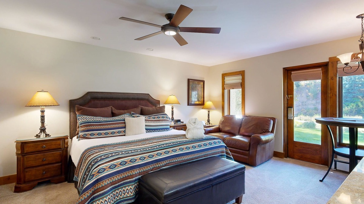 Vail Apartment | Ski-in/out lodge studio w/mountain view, fast WiFi & shared pool, hot tubs, W/D
