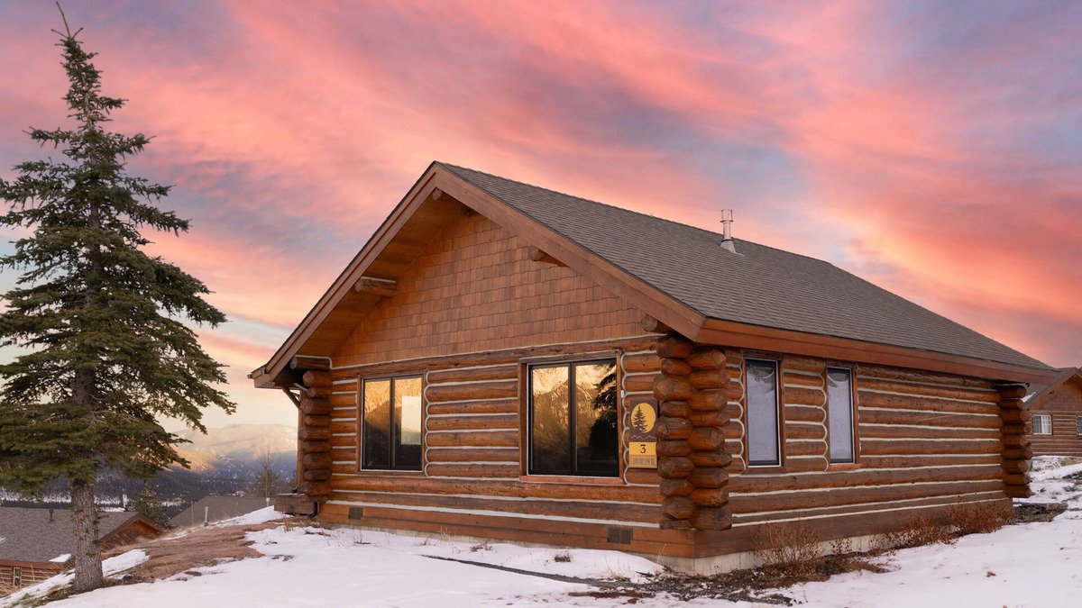 Big Sky House | Ski-In/Out Mountain Cabin Home! Private Hot Tub, Stunning Views, 7min Drive to R