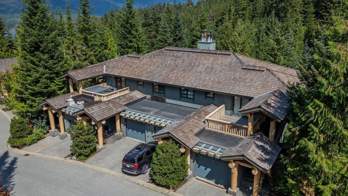 Nordic Estates Apartment | Ski-In/Out | Private Hot Tub | Garage | Parking