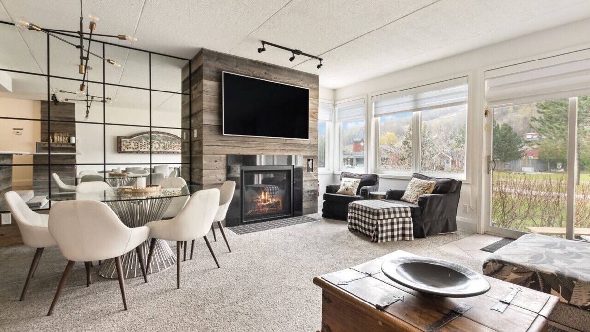 The Blue Mountains Apartment | Ski In/Out Steps to Village