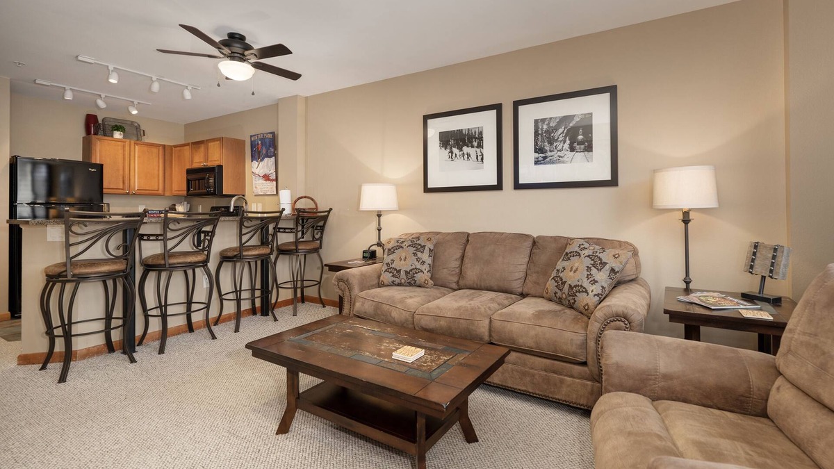 Winter Park Condo | Ski In/Out -Winter Park - Steps to Gondola - Hot Tubs - Lockers - Sleeps 4