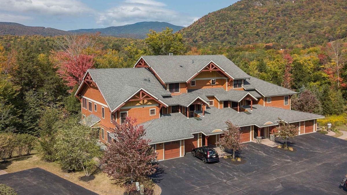 Lincoln Condo | Ski in-out with new Timbertown Quad access or use our private ski shuttle!