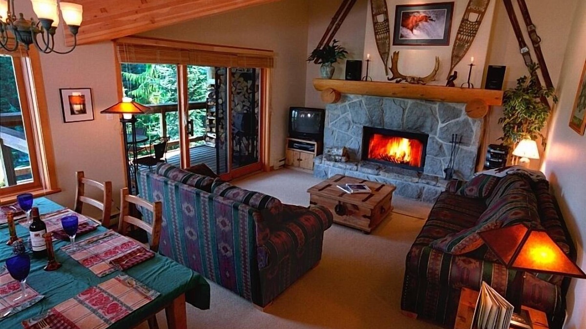 Nordic Estates House | Ski in & out with Private Hot Tub, Wood Fireplace, Garage