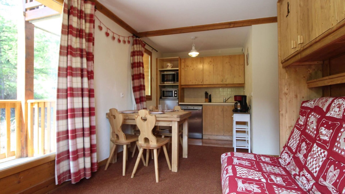 Val Cenis Apartment | Ski-in/Ski-out Apartment for 6 with Pool and Sauna in Val-Cenis