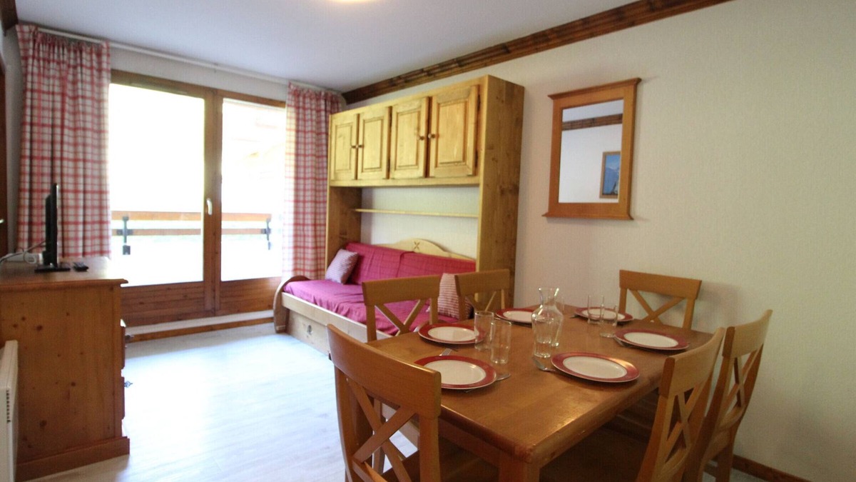 Val Cenis Apartment | Ski-In/Ski-Out Apartment for 6 with Pool Access in Val Cenis
