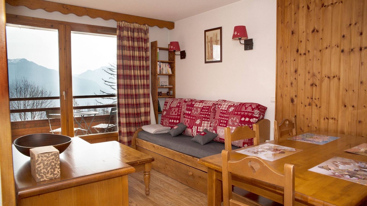 Puy-Saint-Vincent Apartment | Ski in/ski out apartment, 2 bedrooms, swimming pool, sauna