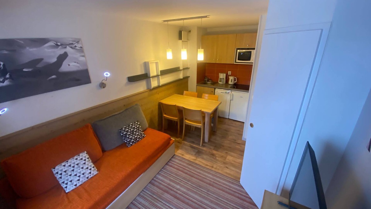 La Perriere Apartment | Ski in-Ski out 1 bed apartment, La Tania, 3 Valleys